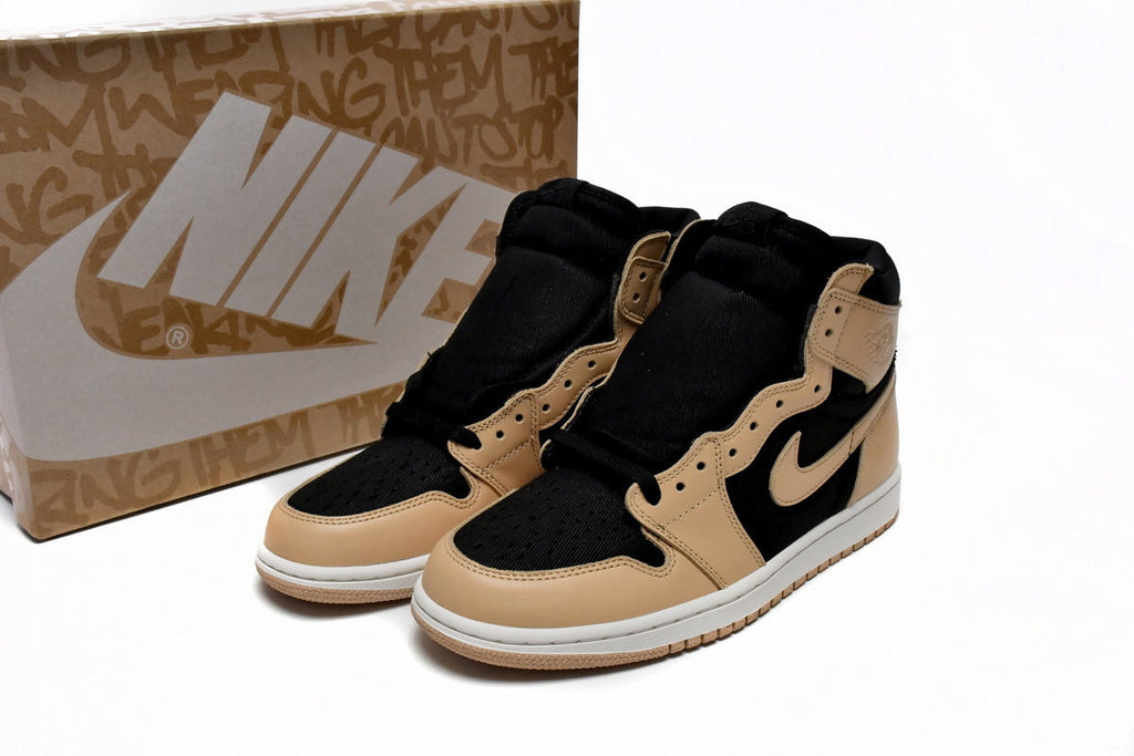 Air Jordan 1 Retro High OG Heirloom Reps Sneaker 555088-202