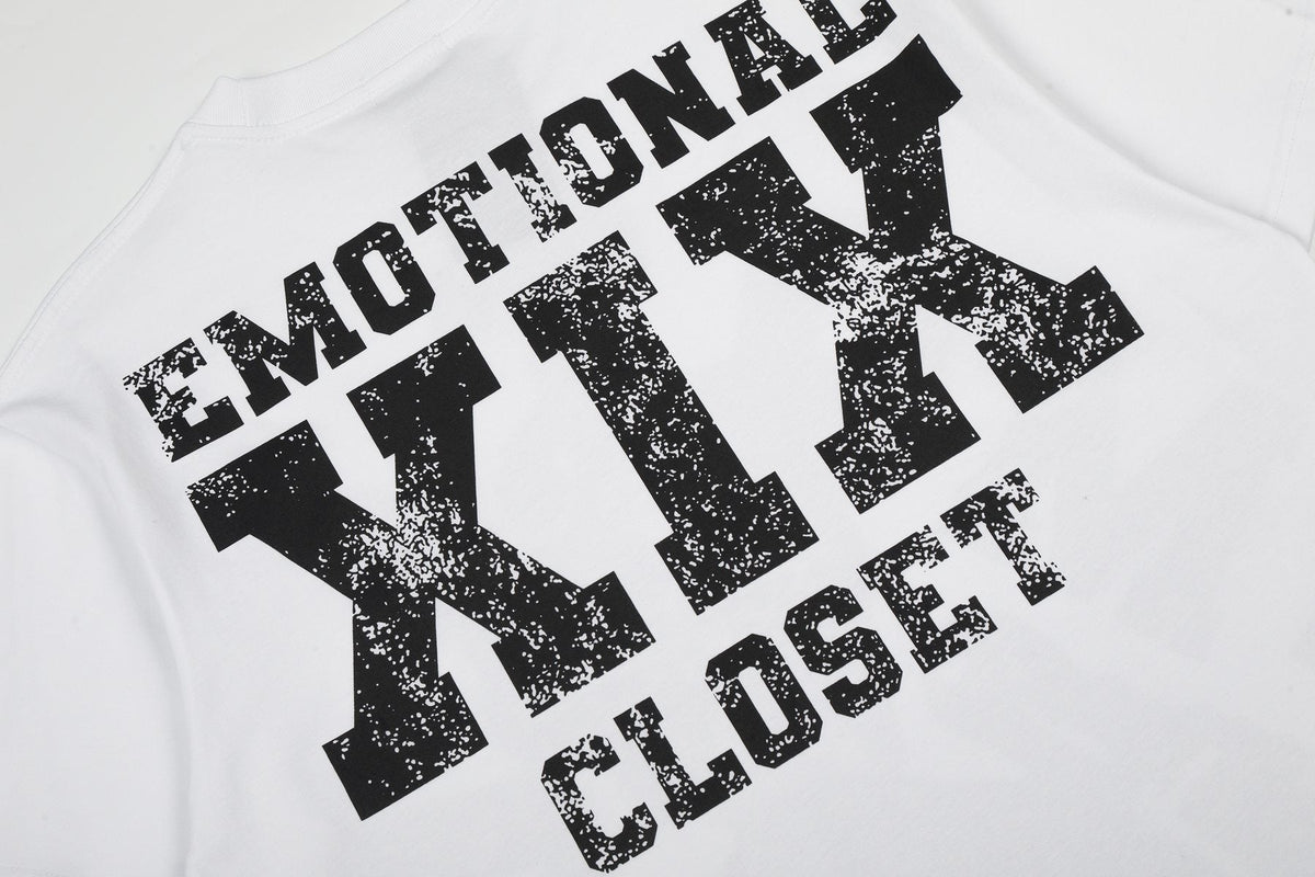 MIXED EMOTION Distressed Skull Graphic T-Shirt