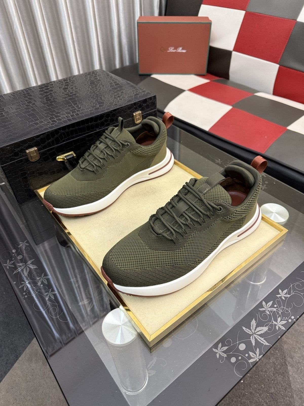 Men's Olive Green Mesh-Like Low-Top Sneakers