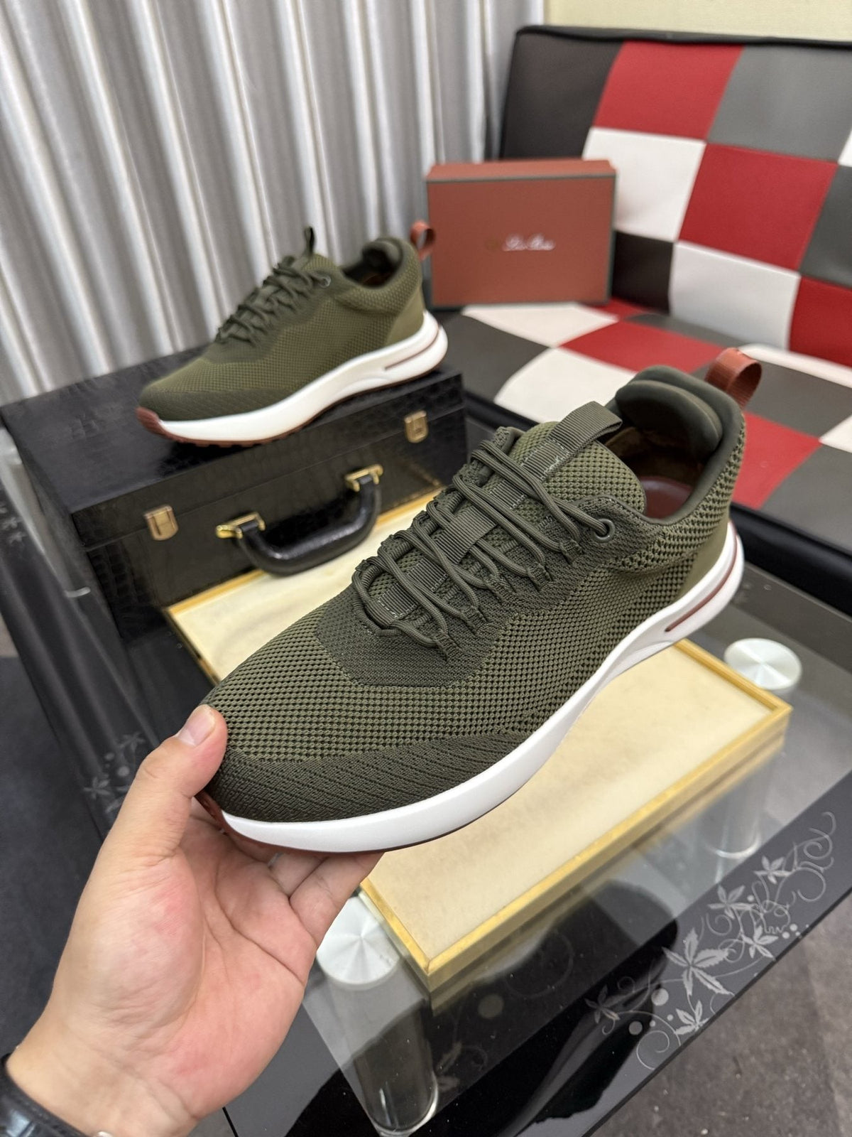 Men's Olive Green Mesh-Like Low-Top Sneakers