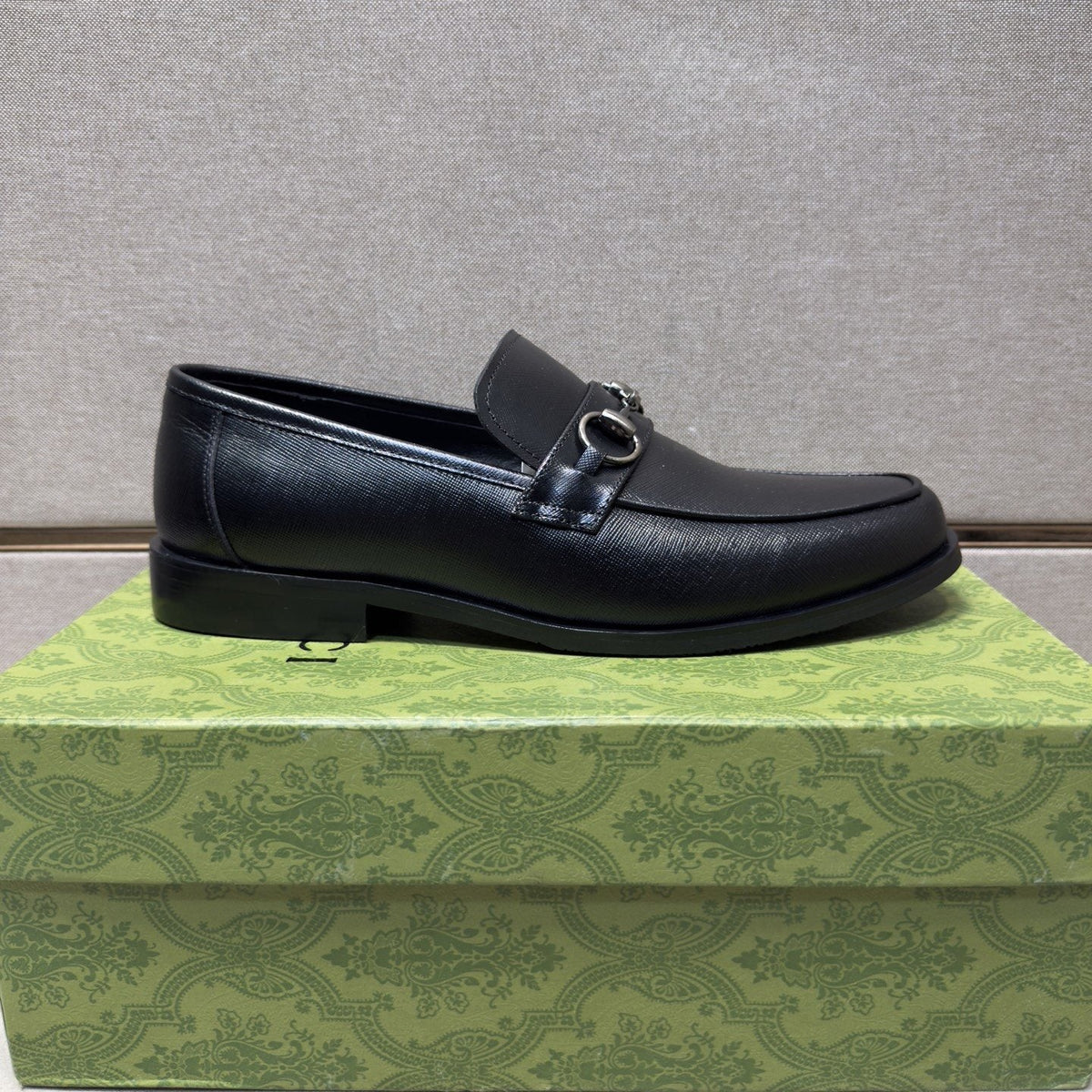 Gucci Men's Black Metal-Detail Loafers - Leather Lining