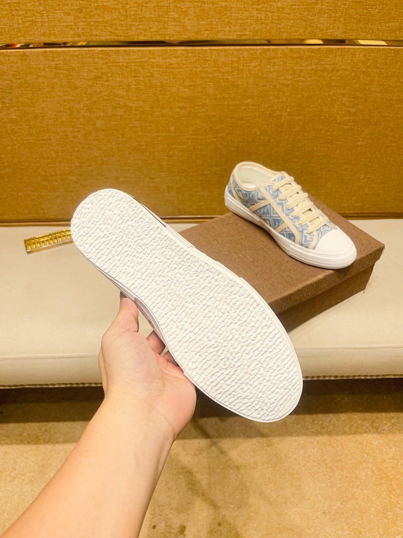 Thom Browne Men’s Pale Blue Patterned Low-Top Sneakers
