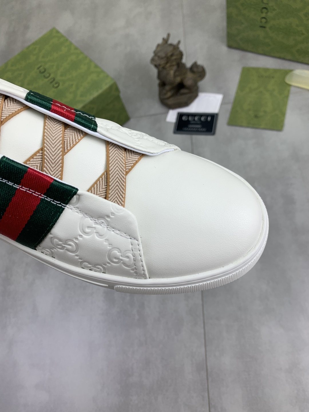 Gucci White Stripe Low-Top Sneakers