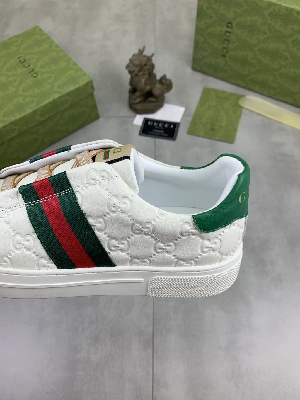 Gucci White Stripe Low-Top Sneakers