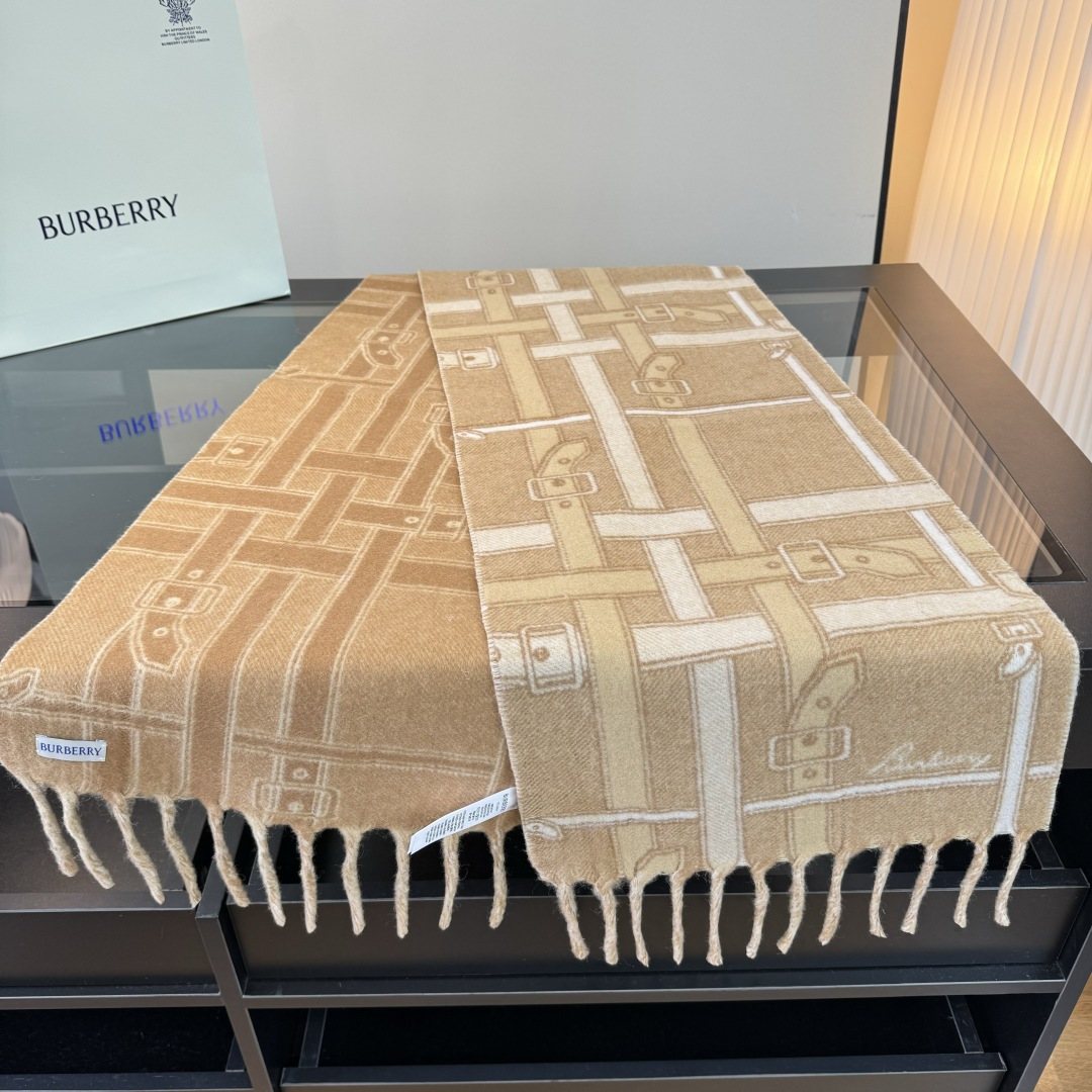 Burberry Geometric Fringed Scarf