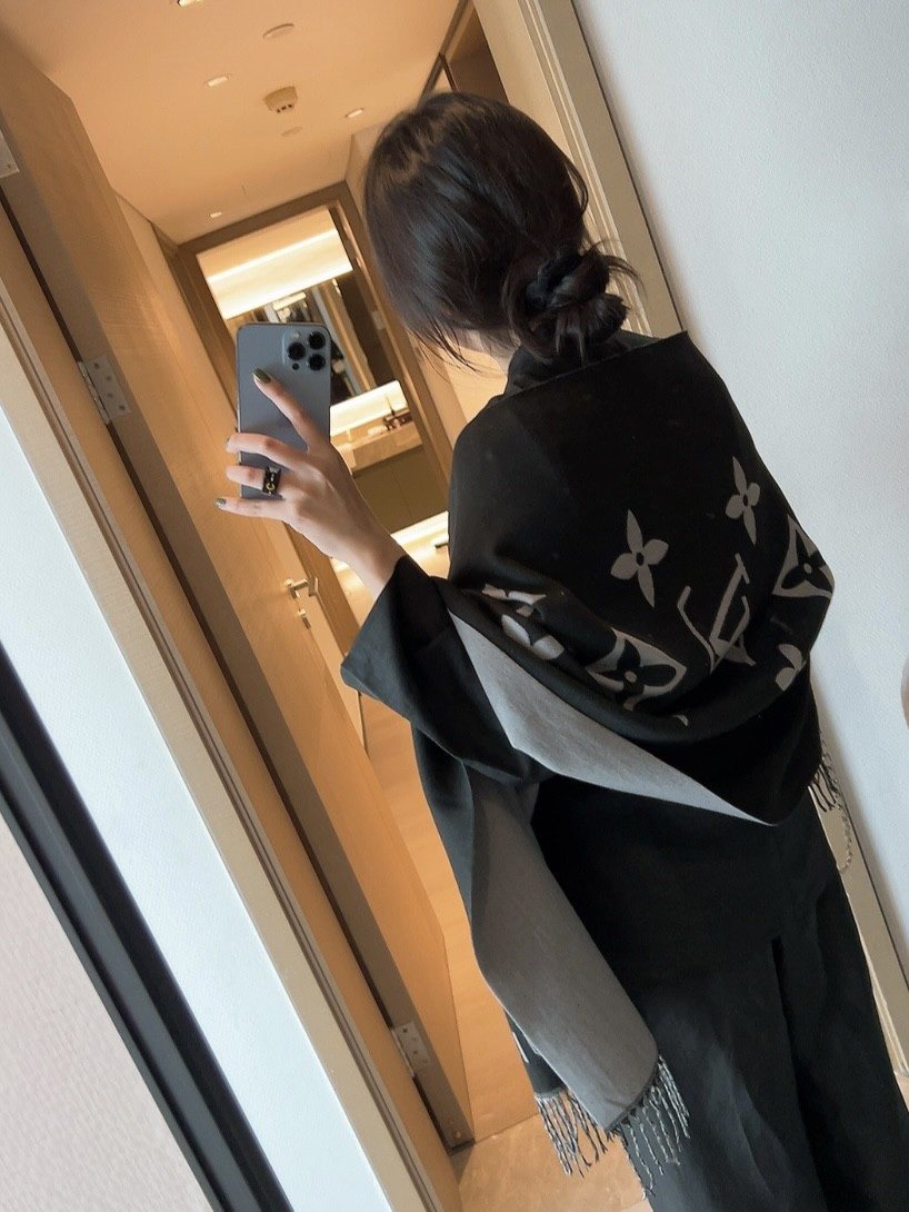 Louis Vuitton Fringed Monogram Scarf Shawl