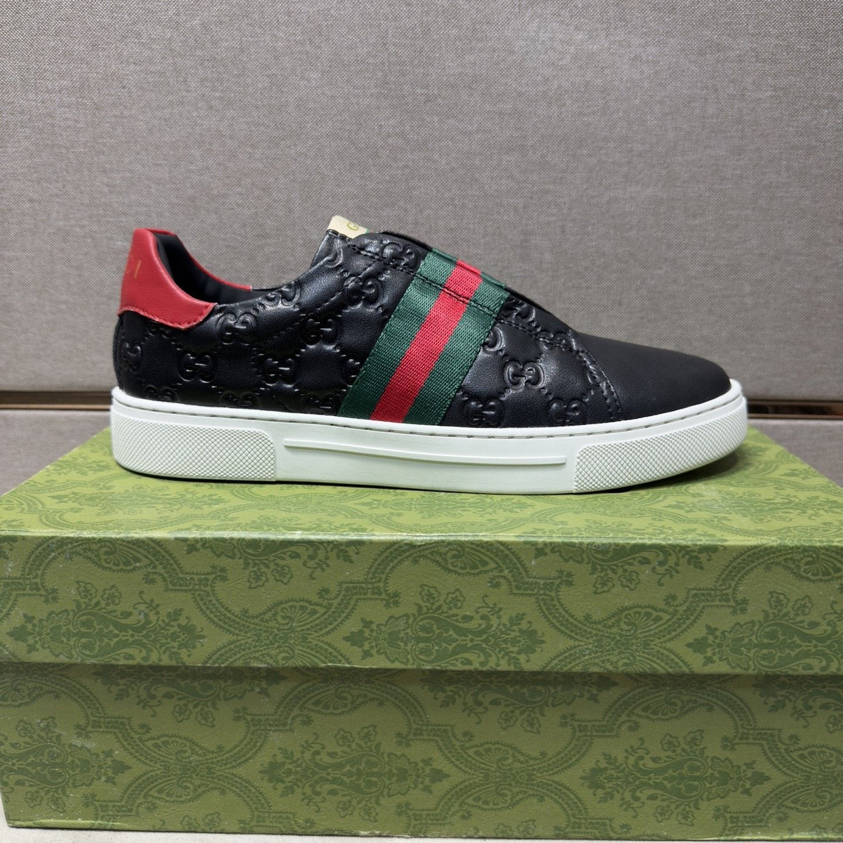 Gucci Green-Red Stripe Low-Top Sneakers