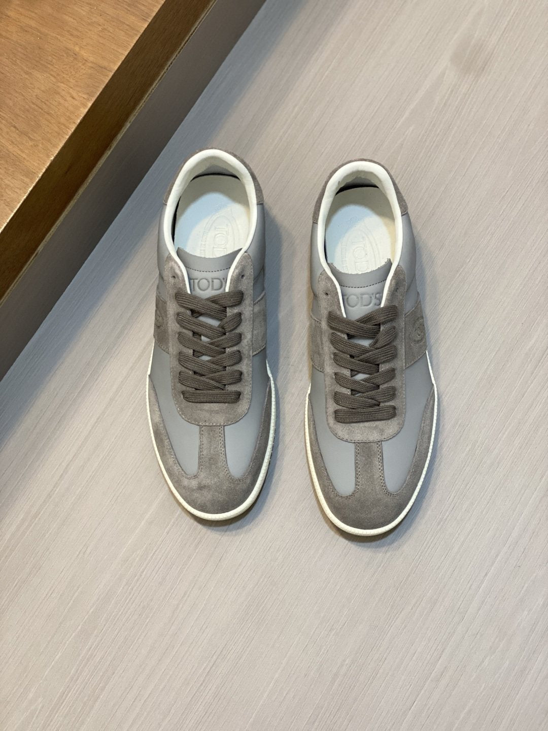 TOD'S Contrast Panel Low-Top Sneakers